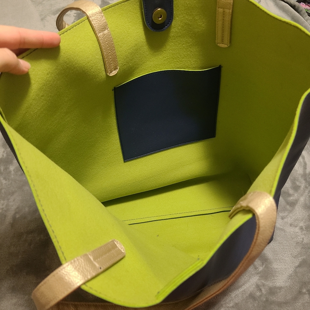Tote - Picture 2 of 4